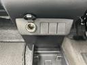 アクセサリーソケットが完備されています。スマートフォンやタブレットの充電に便利で、車内でのデジタルライフを快適にサポートします。
