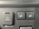 12V/120Wの電源と、シートヒーターのスイッチが装備。冬場の寒さ対策や、スマートフォン等の充電に便利です。快適なドライブをサポートします。