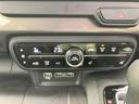 操作しやすいエアコンパネルで、車内温度を快適に保てます。季節や気分に合わせて、最適な温度に調整できます。