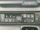 温度調整や風向きを細かく設定でき、理想的な車内空間を実現します。快適なドライブをサポートする機能が充実しています。