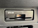 高速道路の料金所をスムーズに通過できるETC車載器が搭載されています。時間短縮に繋がり、快適なドライブをサポートします。