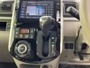 スムーズなシフトチェンジを可能にするシフトレバーです。操作感が向上し、より快適な運転体験を実現します。運転に集中できる環境を提供します。
