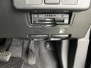 ETC車載器を利用でき、高速道路や対応するスマートインターチェンジの料金所をスムーズに通過する際に便利です。カードを使った移動をサポートします。