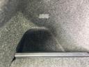 このスペースは、小物を整理するのに便利です。運転中に必要なものを入れておけば、すぐに取り出せて快適なドライブをサポートします。