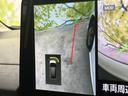 駐車支援機能と連動し、車両の進行方向や障害物の位置を画面に表示。安全な駐車をサポートします。