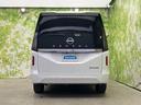 印象的なテールライトが、遠くからでも視線を惹きつけます。リアゲートの形状は空力性能を考慮し、洗練された都会的な印象を与えます。