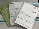 取扱説明書やメンテナンスノートなどの冊子が付属し、装備の確認や日々のお手入れに役立ちます。必要な情報を手元で確認でき、初めての方にも心強い内容です。