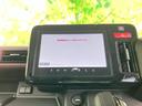 テレビ機能を備え、停車中には番組などの映像を視聴できます。画面操作でテレビを選べるため、休憩時間や待ち時間に車内で過ごす際にも活用いただけます。