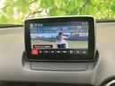 テレビ番組を画面で視聴できる装備を備えています。停車中の休憩時間などに映像を楽しめ、画面上のメニューから番組情報も確認できるため、待ち時間を有効に過ごせます。