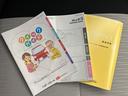 取扱説明書やメンテナンスに関する冊子が揃い、装備や日常のお手入れを確認する際に役立ちます。購入後も必要な情報を手元で見返せて安心です。