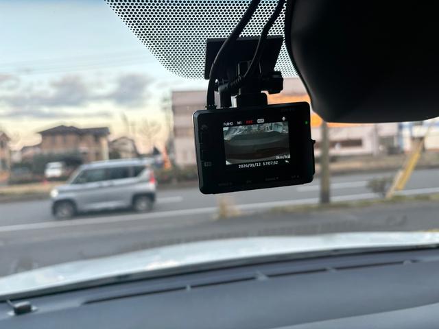 ���X�ł̓Z���~�b�N�R�[�e�B���O�ɂ��͂����Ă��܂��B���炩���E�ϋv���E����E�a�����̊�{���\������A�R�X�g�p�t�H�[�}���X�ɗD�ꂽ�Z���~�b�N�疌�K���X�R�[�e�B���O�ł��B�ڂ����͂��₢���킹�������B