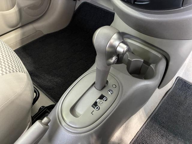 マーチ Ｘ　Ｖセレクション　ＥＴＣ　バックカメラ　オートライト　スマートキー　アイドリングストップ　電動格納ミラー　ＣＶＴ　盗難防止システム　衝突安全ボディ　ＡＢＳ　ＥＳＣ　ＣＤ　エアコン　パワステ　レンタＵＰ（6枚目）