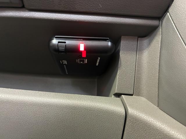 マーチ Ｘ　Ｖセレクション　ＥＴＣ　バックカメラ　オートライト　スマートキー　アイドリングストップ　電動格納ミラー　ＣＶＴ　盗難防止システム　衝突安全ボディ　ＡＢＳ　ＥＳＣ　ＣＤ　エアコン　パワステ　レンタＵＰ（8枚目）