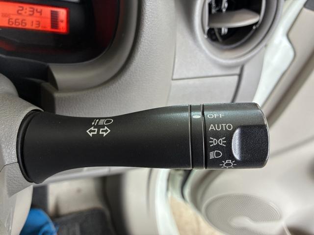マーチ Ｘ　Ｖセレクション　ＥＴＣ　バックカメラ　オートライト　スマートキー　アイドリングストップ　電動格納ミラー　ＣＶＴ　盗難防止システム　衝突安全ボディ　ＡＢＳ　ＥＳＣ　ＣＤ　エアコン　パワステ　レンタＵＰ（10枚目）