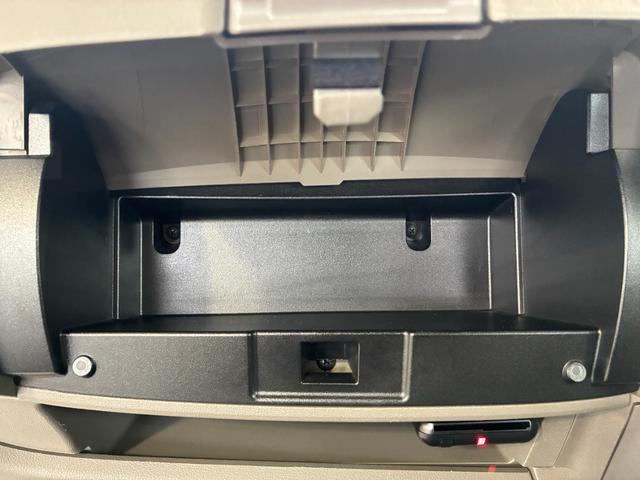 マーチ Ｘ　Ｖセレクション　ＥＴＣ　バックカメラ　オートライト　スマートキー　アイドリングストップ　電動格納ミラー　ＣＶＴ　盗難防止システム　衝突安全ボディ　ＡＢＳ　ＥＳＣ　ＣＤ　エアコン　パワステ　レンタＵＰ（25枚目）