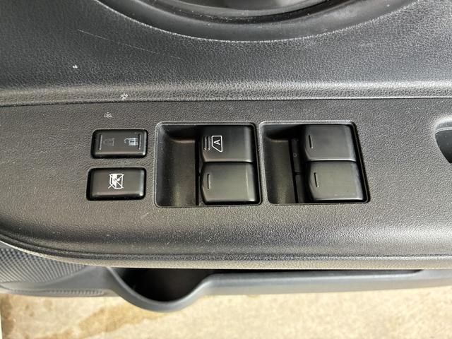 マーチ Ｓ　ＥＴＣ　バックカメラ　キーレスエントリー　電動格納ミラー　ＣＶＴ　衝突安全ボディ　ＡＢＳ　ＥＳＣ　ミュージックプレイヤー接続可　エアコン　パワステ　パワーウィンドウ　運転席エアバッグ　レンタＵＰ（11枚目）