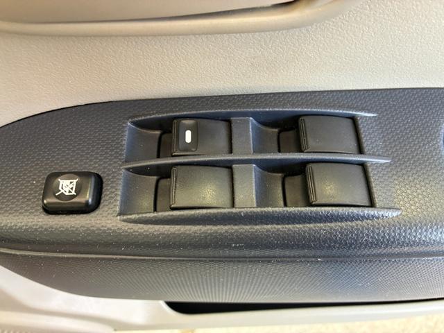 ｅＫワゴン ＭＸ　ＥＴＣ　キーレスエントリー　電動格納ミラー　ベンチシート　ＡＴ　盗難防止システム　ＣＤ　アルミホイール　衝突安全ボディ　エアコン　パワーステアリング　パワーウィンドウ　レンタＵＰ（8枚目）