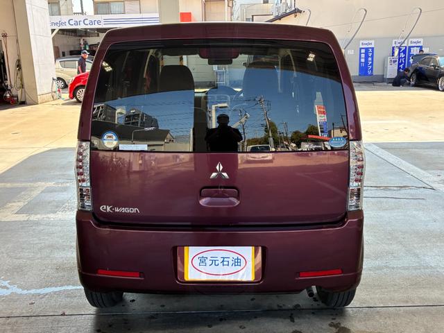 ｅＫワゴン ＭＸ　ＥＴＣ　キーレスエントリー　電動格納ミラー　ベンチシート　ＡＴ　盗難防止システム　ＣＤ　アルミホイール　衝突安全ボディ　エアコン　パワーステアリング　パワーウィンドウ　レンタＵＰ（16枚目）