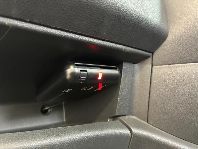 マーチ １２Ｓ　Ｖパッケージ　ＥＴＣ　キーレスエントリー　電動格納ミラー　ＣＶＴ　衝突安全ボディ　ＡＢＳ　ＣＤ　ミュージックプレイヤー接続可　エアコン　パワーステアリング　パワーウィンドウ　レンタＵＰ（7枚目）