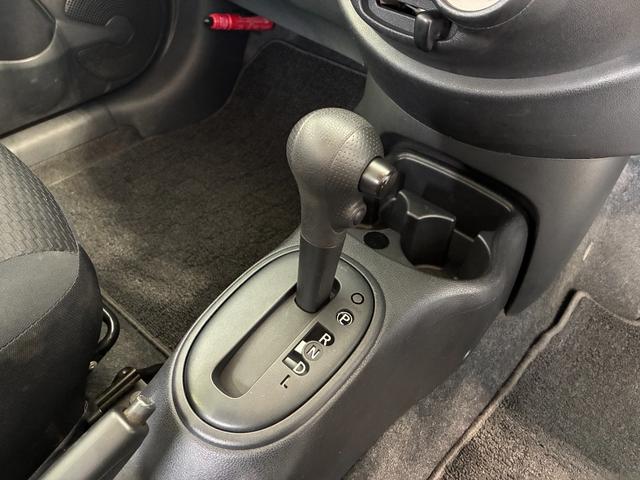 マーチ １２Ｓ　Ｖパッケージ　ＥＴＣ　キーレスエントリー　電動格納ミラー　ＣＶＴ　衝突安全ボディ　ＡＢＳ　ＣＤ　ミュージックプレイヤー接続可　エアコン　パワーステアリング　パワーウィンドウ　レンタＵＰ（9枚目）
