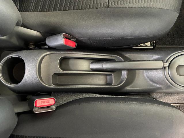 マーチ １２Ｓ　Ｖパッケージ　ＥＴＣ　キーレスエントリー　電動格納ミラー　ＣＶＴ　衝突安全ボディ　ＡＢＳ　ＣＤ　ミュージックプレイヤー接続可　エアコン　パワーステアリング　パワーウィンドウ　レンタＵＰ（10枚目）