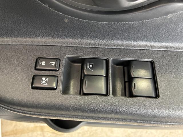 マーチ １２Ｓ　Ｖパッケージ　ＥＴＣ　キーレスエントリー　電動格納ミラー　ＣＶＴ　衝突安全ボディ　ＡＢＳ　ＣＤ　ミュージックプレイヤー接続可　エアコン　パワーステアリング　パワーウィンドウ　レンタＵＰ（11枚目）