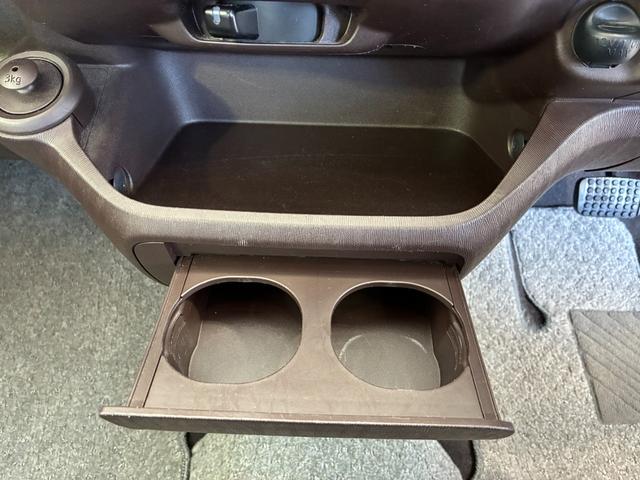 パッソ X 4WD キーレスエントリー 電動格納ミラー CVT 衝突安全ボディ ABS ESC CD エアコン レンタUP(7枚目)