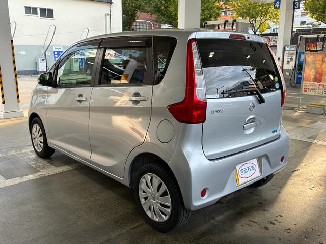 デイズ Ｘ　ＥＴＣ　全周囲カメラ　ナビ　スマートキー　アイドリングストップ　電動格納ミラー　ベンチシート　ＣＶＴ　盗難防止システム　ＡＢＳ　ＣＤ　ＤＶＤ再生　Ｂｌｕｅｔｏｏｔｈ　レンタＵＰ（17枚目）