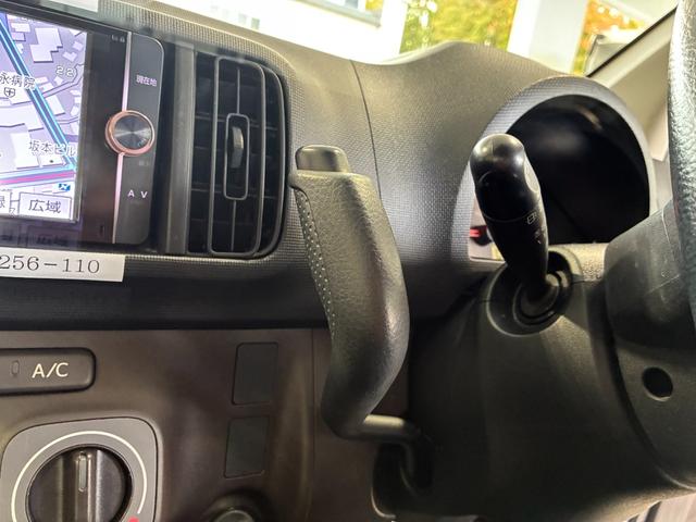 パッソ X クツロギ ETC ナビ スマートキー 電動格納ミラー CVT 盗難防止システム 衝突安全ボディ ベンチシート ABS CD DVD再生 エアコン パワーステアリング パワーウィンドウ レンタUP(7枚目)