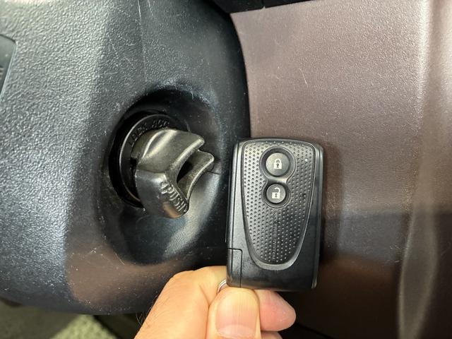 パッソ X クツロギ ETC ナビ スマートキー 電動格納ミラー CVT 盗難防止システム 衝突安全ボディ ベンチシート ABS CD DVD再生 エアコン パワーステアリング パワーウィンドウ レンタUP(8枚目)