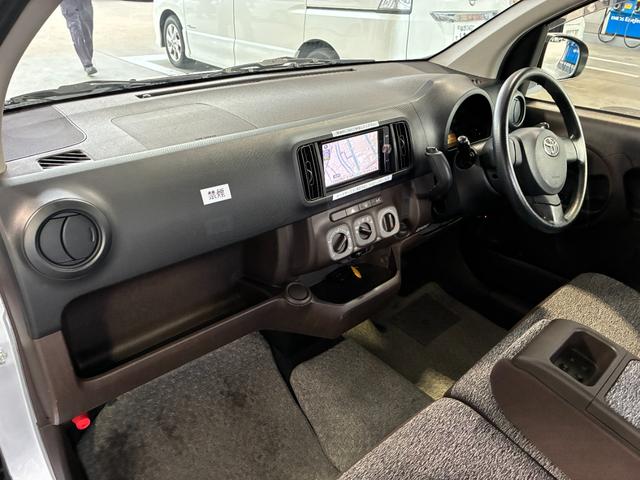 パッソ X クツロギ ETC ナビ スマートキー 電動格納ミラー CVT 盗難防止システム 衝突安全ボディ ベンチシート ABS CD DVD再生 エアコン パワーステアリング パワーウィンドウ レンタUP(28枚目)