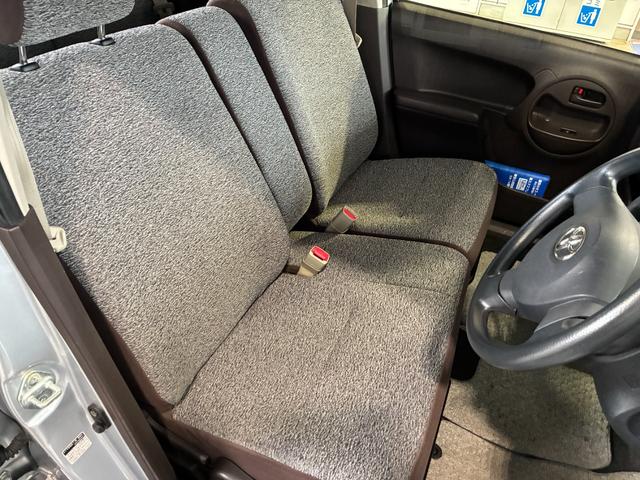 パッソ X クツロギ ETC ナビ スマートキー 電動格納ミラー CVT 盗難防止システム 衝突安全ボディ ベンチシート ABS CD DVD再生 エアコン パワーステアリング パワーウィンドウ レンタUP(32枚目)