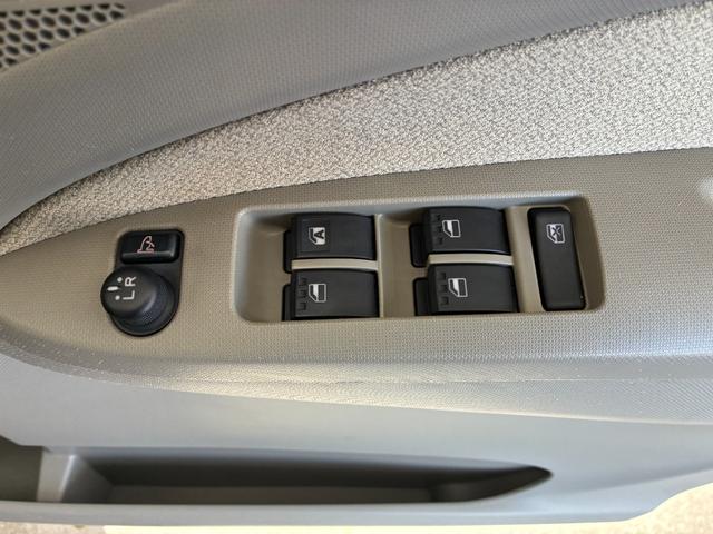 ムーヴ Ｌ　ＳＡ　ＥＴＣ　衝突被害軽減システム　キーレスエントリー　アイドリングストップ　電動格納ミラー　ベンチシート　ＣＶＴ　盗難防止システム　ＡＢＳ　ＥＳＣ　ミュージックプレイヤー接続可　衝突安全ボディ　レンタＵＰ（7枚目）