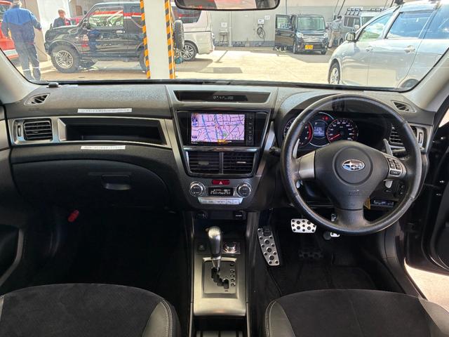 エクシーガ ２．５ｉアイサイト　アルカンターラセレクション　４ＷＤ　ＥＴＣ　バックカメラ　ナビ　オートクルーズコントロール　衝突被害軽減システム　オートライト　ＨＩＤ　スマートキー　アイドリングストップ　電格ミラー　後席モニター　３列シート　ＣＶＴ　レンタＵＰ（2枚目）