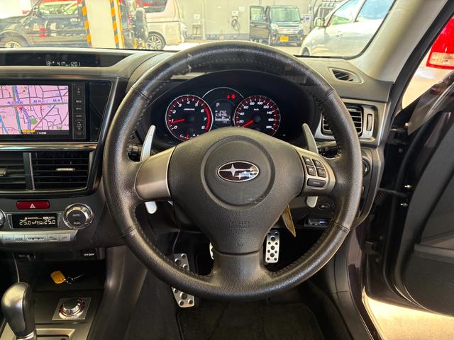 エクシーガ ２．５ｉアイサイト　アルカンターラセレクション　４ＷＤ　ＥＴＣ　バックカメラ　ナビ　オートクルーズコントロール　衝突被害軽減システム　オートライト　ＨＩＤ　スマートキー　アイドリングストップ　電格ミラー　後席モニター　３列シート　ＣＶＴ　レンタＵＰ（3枚目）