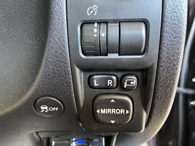 エクシーガ ２．５ｉアイサイト　アルカンターラセレクション　４ＷＤ　ＥＴＣ　バックカメラ　ナビ　オートクルーズコントロール　衝突被害軽減システム　オートライト　ＨＩＤ　スマートキー　アイドリングストップ　電格ミラー　後席モニター　３列シート　ＣＶＴ　レンタＵＰ（9枚目）