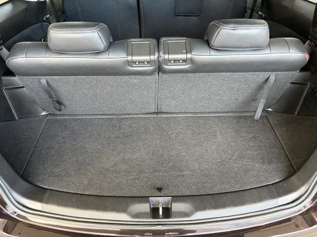 エクシーガ ２．５ｉアイサイト　アルカンターラセレクション　４ＷＤ　ＥＴＣ　バックカメラ　ナビ　オートクルーズコントロール　衝突被害軽減システム　オートライト　ＨＩＤ　スマートキー　アイドリングストップ　電格ミラー　後席モニター　３列シート　ＣＶＴ　レンタＵＰ（18枚目）