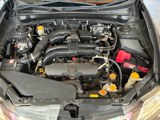 エクシーガ ２．５ｉアイサイト　アルカンターラセレクション　４ＷＤ　ＥＴＣ　バックカメラ　ナビ　オートクルーズコントロール　衝突被害軽減システム　オートライト　ＨＩＤ　スマートキー　アイドリングストップ　電格ミラー　後席モニター　３列シート　ＣＶＴ　レンタＵＰ（19枚目）