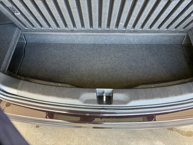 エクシーガ ２．５ｉアイサイト　アルカンターラセレクション　４ＷＤ　ＥＴＣ　バックカメラ　ナビ　オートクルーズコントロール　衝突被害軽減システム　オートライト　ＨＩＤ　スマートキー　アイドリングストップ　電格ミラー　後席モニター　３列シート　ＣＶＴ　レンタＵＰ（22枚目）