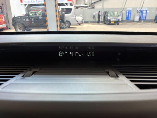 エクシーガ ２．５ｉアイサイト　アルカンターラセレクション　４ＷＤ　ＥＴＣ　バックカメラ　ナビ　オートクルーズコントロール　衝突被害軽減システム　オートライト　ＨＩＤ　スマートキー　アイドリングストップ　電格ミラー　後席モニター　３列シート　ＣＶＴ　レンタＵＰ（23枚目）