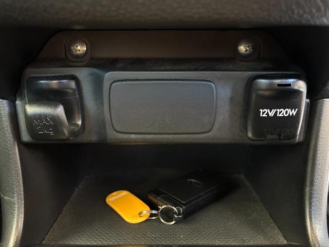 エクシーガ ２．５ｉアイサイト　アルカンターラセレクション　４ＷＤ　ＥＴＣ　バックカメラ　ナビ　オートクルーズコントロール　衝突被害軽減システム　オートライト　ＨＩＤ　スマートキー　アイドリングストップ　電格ミラー　後席モニター　３列シート　ＣＶＴ　レンタＵＰ（25枚目）