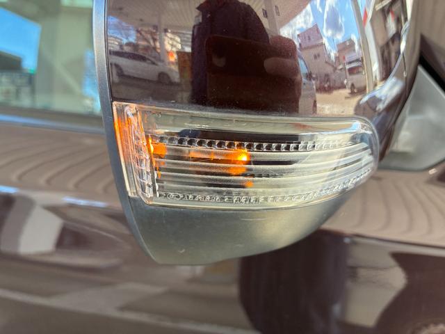 エクシーガ ２．５ｉアイサイト　アルカンターラセレクション　４ＷＤ　ＥＴＣ　バックカメラ　ナビ　オートクルーズコントロール　衝突被害軽減システム　オートライト　ＨＩＤ　スマートキー　アイドリングストップ　電格ミラー　後席モニター　３列シート　ＣＶＴ　レンタＵＰ（33枚目）