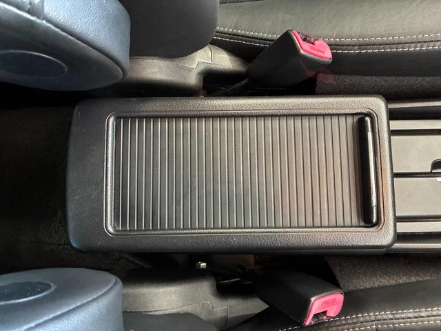 エクシーガ ２．５ｉアイサイト　アルカンターラセレクション　４ＷＤ　ＥＴＣ　バックカメラ　ナビ　オートクルーズコントロール　衝突被害軽減システム　オートライト　ＨＩＤ　スマートキー　アイドリングストップ　電格ミラー　後席モニター　３列シート　ＣＶＴ　レンタＵＰ（39枚目）