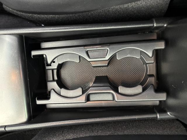 エクシーガ ２．５ｉアイサイト　アルカンターラセレクション　４ＷＤ　ＥＴＣ　バックカメラ　ナビ　オートクルーズコントロール　衝突被害軽減システム　オートライト　ＨＩＤ　スマートキー　アイドリングストップ　電格ミラー　後席モニター　３列シート　ＣＶＴ　レンタＵＰ（42枚目）