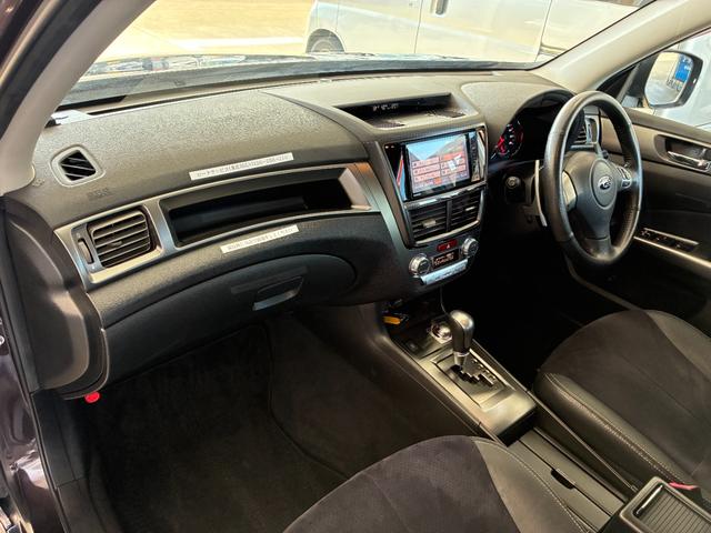 エクシーガ ２．５ｉアイサイト　アルカンターラセレクション　４ＷＤ　ＥＴＣ　バックカメラ　ナビ　オートクルーズコントロール　衝突被害軽減システム　オートライト　ＨＩＤ　スマートキー　アイドリングストップ　電格ミラー　後席モニター　３列シート　ＣＶＴ　レンタＵＰ（44枚目）