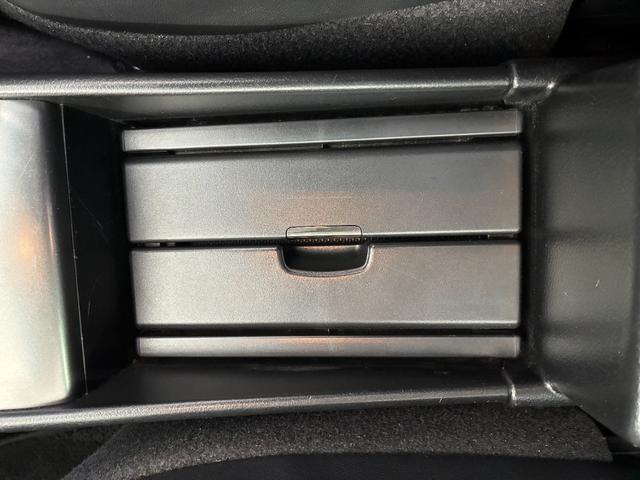 エクシーガ ２．５ｉアイサイト　アルカンターラセレクション　４ＷＤ　ＥＴＣ　バックカメラ　ナビ　オートクルーズコントロール　衝突被害軽減システム　オートライト　ＨＩＤ　スマートキー　アイドリングストップ　電格ミラー　後席モニター　３列シート　ＣＶＴ　レンタＵＰ（47枚目）