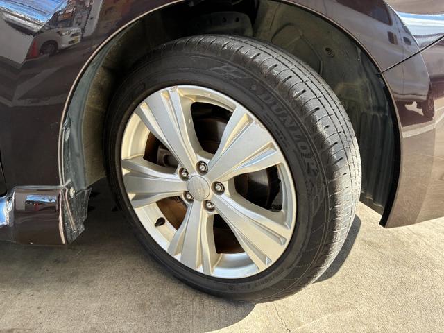 エクシーガ ２．５ｉアイサイト　アルカンターラセレクション　４ＷＤ　ＥＴＣ　バックカメラ　ナビ　オートクルーズコントロール　衝突被害軽減システム　オートライト　ＨＩＤ　スマートキー　アイドリングストップ　電格ミラー　後席モニター　３列シート　ＣＶＴ　レンタＵＰ（52枚目）