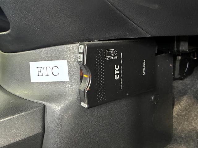 ノート Ｘ　ＥＴＣ　ナビ　スマートキー　アイドリングストップ　電動格納ミラー　ＣＶＴ　盗難防止システム　衝突安全ボディ　ＡＢＳ　ミュージックプレイヤー接続可　エアコン　パワステ　パワーウィンドウ　ＣＤ　レンタＵＰ（10枚目）