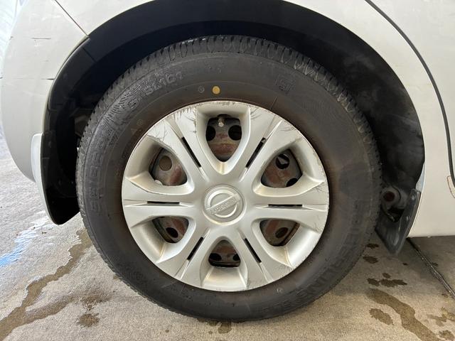 ノート Ｘ　ＥＴＣ　ナビ　スマートキー　アイドリングストップ　電動格納ミラー　ＣＶＴ　盗難防止システム　衝突安全ボディ　ＡＢＳ　ミュージックプレイヤー接続可　エアコン　パワステ　パワーウィンドウ　ＣＤ　レンタＵＰ（22枚目）