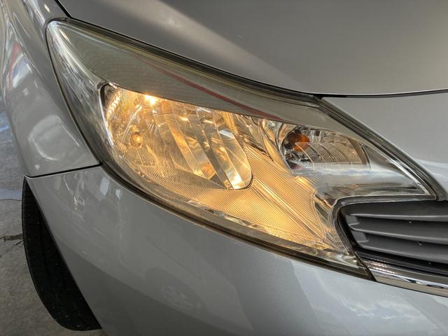 ノート Ｘ　ＥＴＣ　ナビ　スマートキー　アイドリングストップ　電動格納ミラー　ＣＶＴ　盗難防止システム　衝突安全ボディ　ＡＢＳ　ミュージックプレイヤー接続可　エアコン　パワステ　パワーウィンドウ　ＣＤ　レンタＵＰ（24枚目）